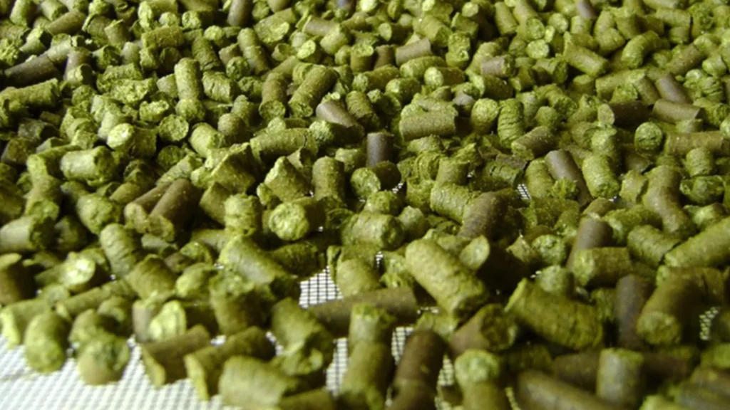 Pellet produced by a grass feed pellet mill